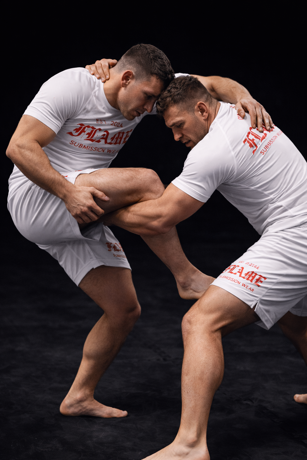 Atleta de grappling en entrenamiento intenso